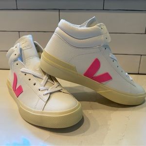 New in box - women’s veja minotaur high top sneaker extra white - sari butter